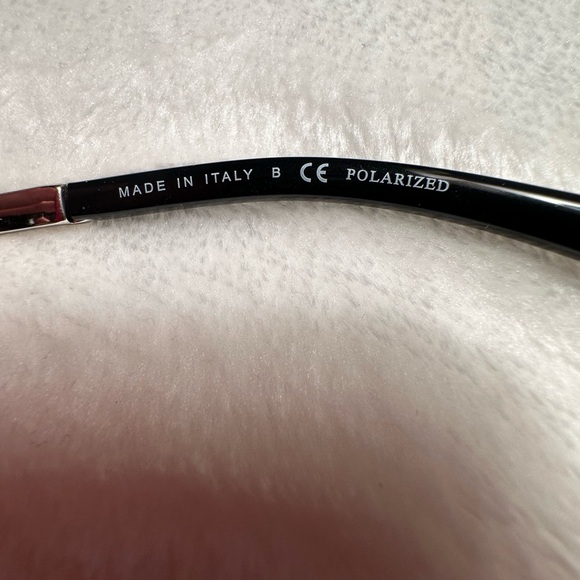 CHANEL Black and White Sunglasses with Polarized Lenses - Picture 7 of 9